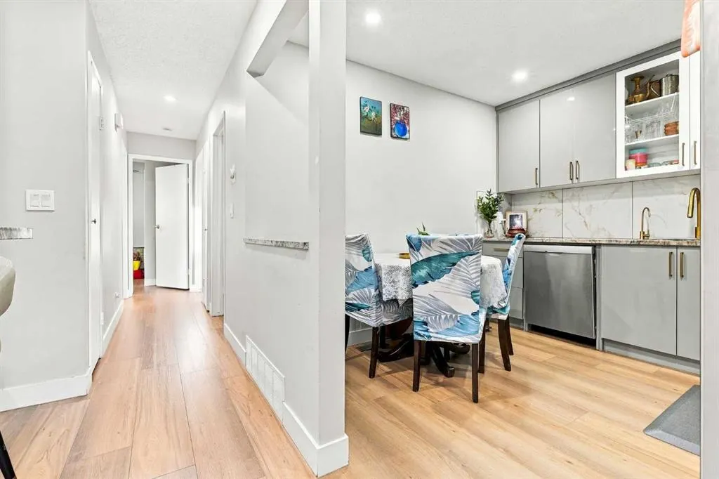 152 Rundleson Place NE