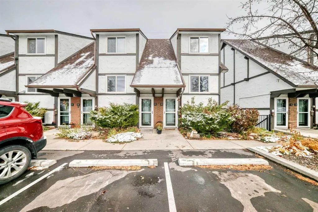 304 Cedar Crescent SW #12