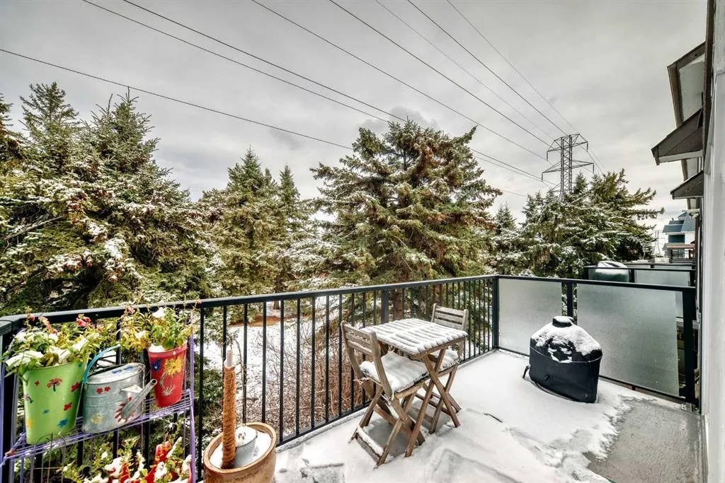 304 Cedar Crescent SW #12