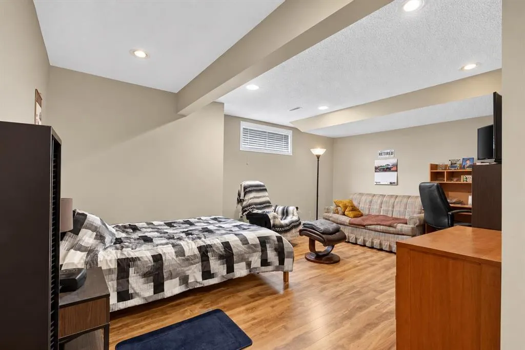 16 Citadel Meadow Gardens NW