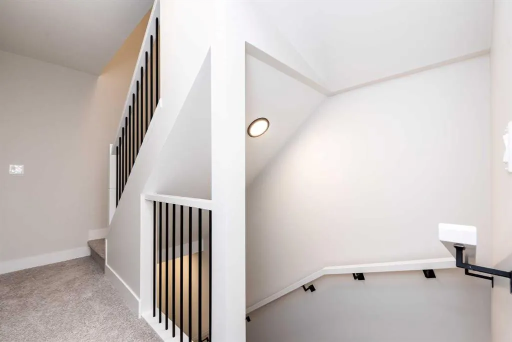 2635 1 Avenue NW #2