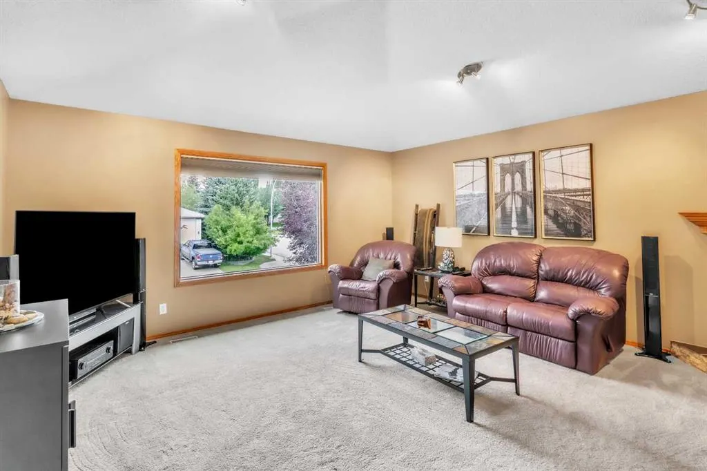 7 Tuscarora Point NW