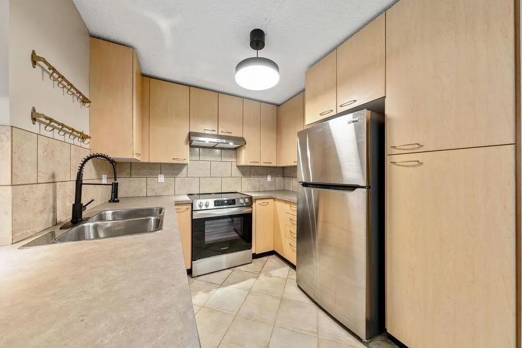 22 Richard Place SW #133