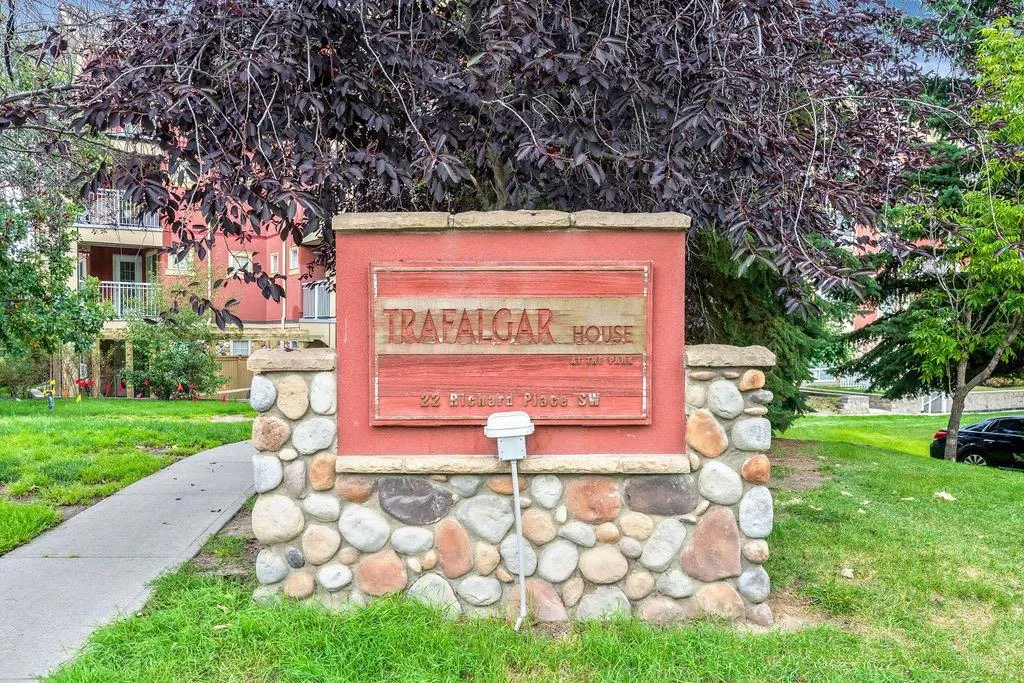 22 Richard Place SW #133