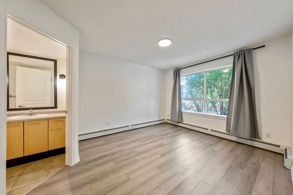 22 Richard Place SW #133