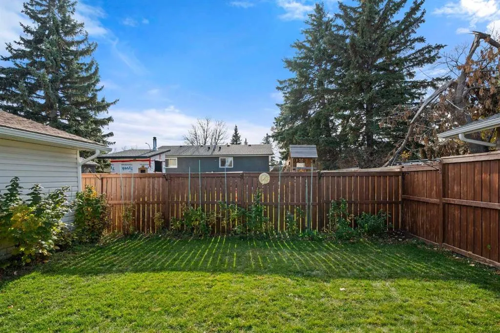 111 Lynnview Crescent SE