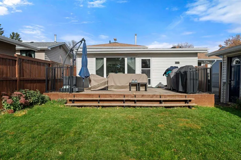 111 Lynnview Crescent SE