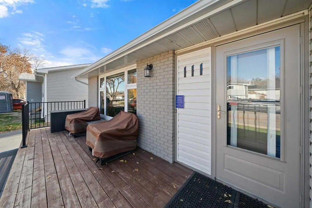 111 Lynnview Crescent SE
