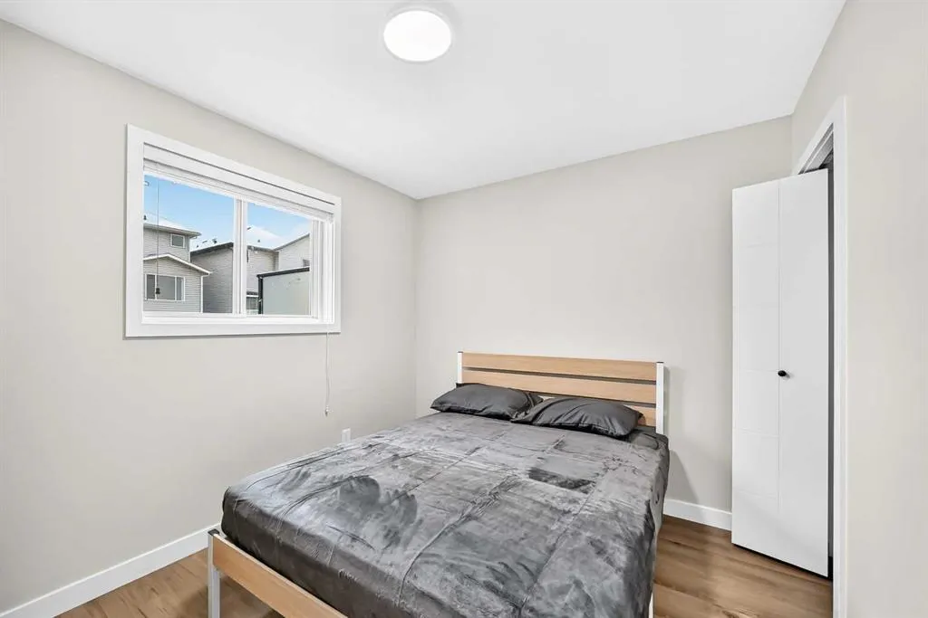 200 Panora Close NW