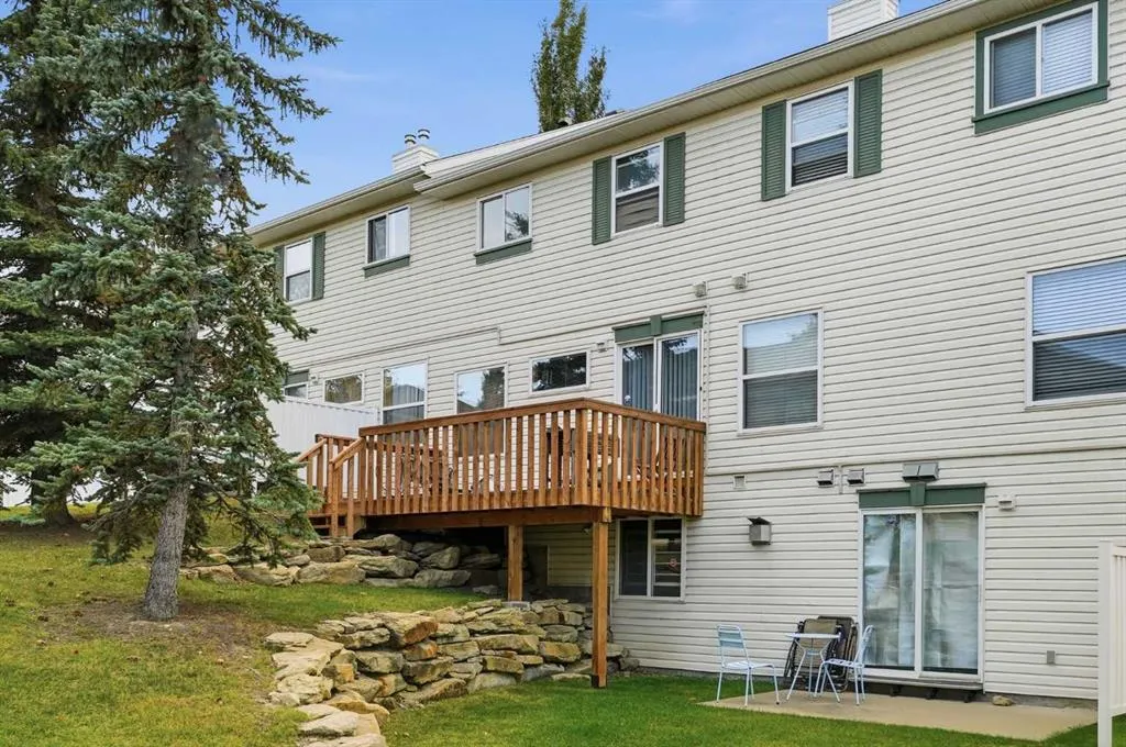 58 Country Hills Villas NW