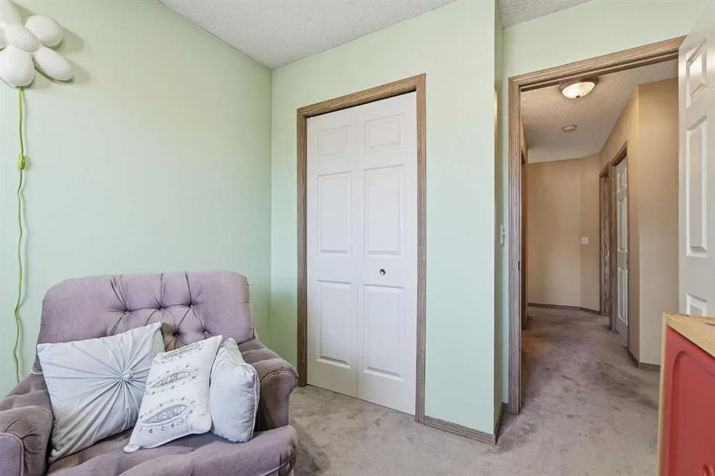 58 Country Hills Villas NW