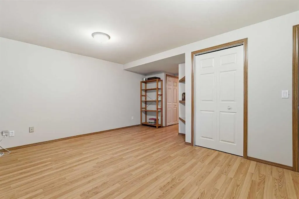 58 Country Hills Villas NW