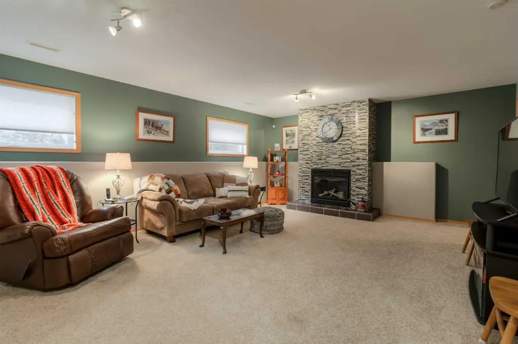 38 Riverpark Boulevard W