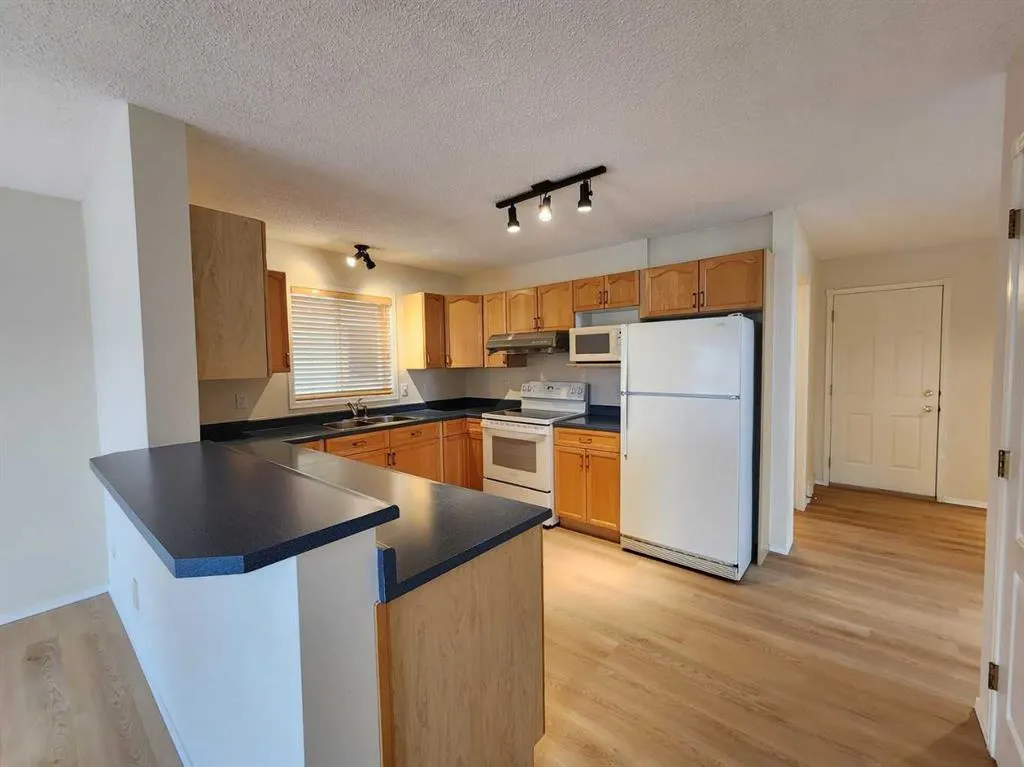 102 Somervale Green SW