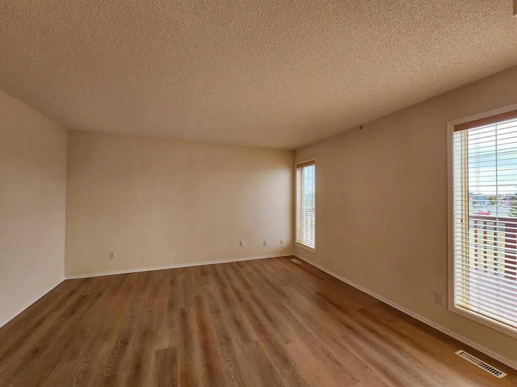 102 Somervale Green SW