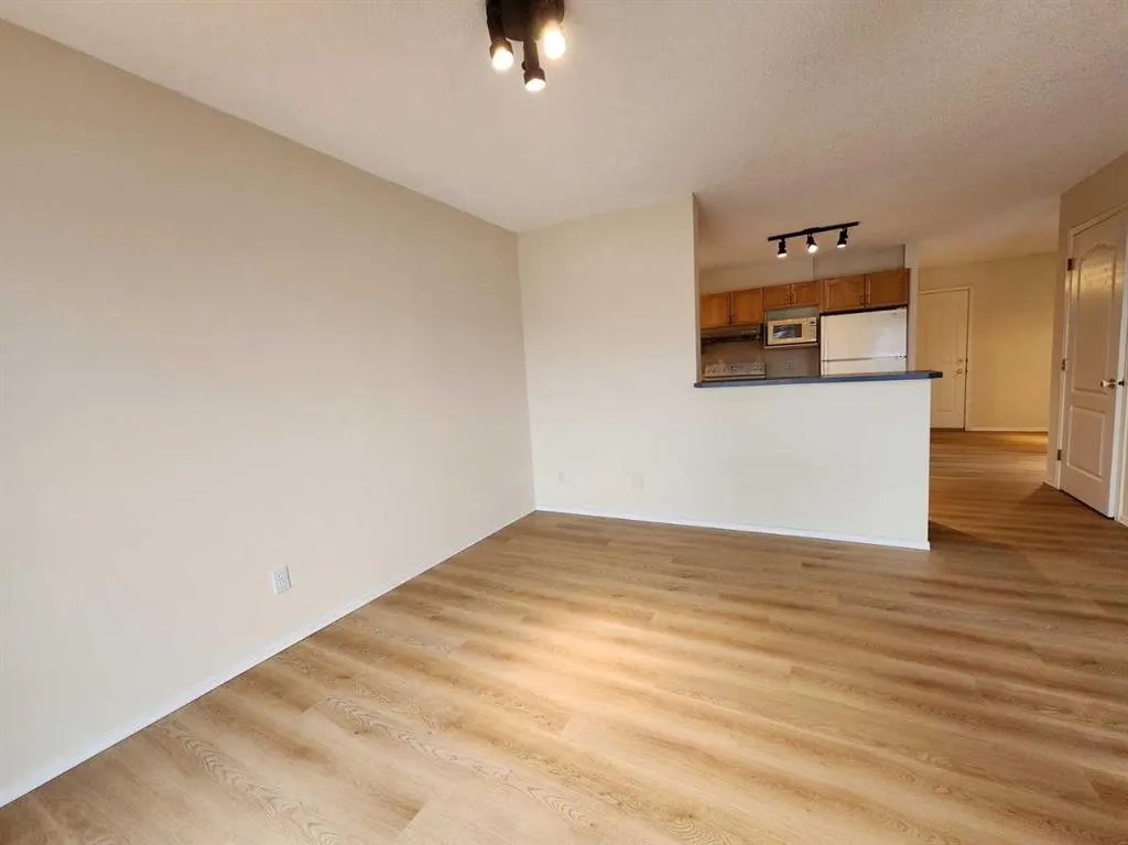 102 Somervale Green SW