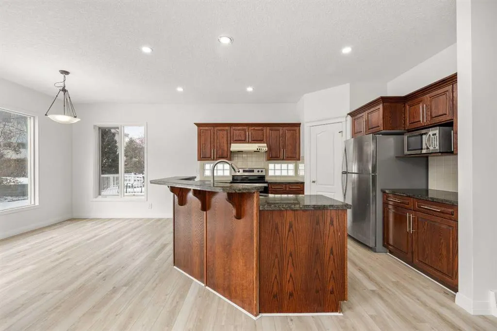 78 Hamptons Circle NW