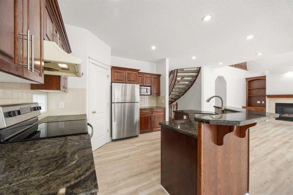78 Hamptons Circle NW