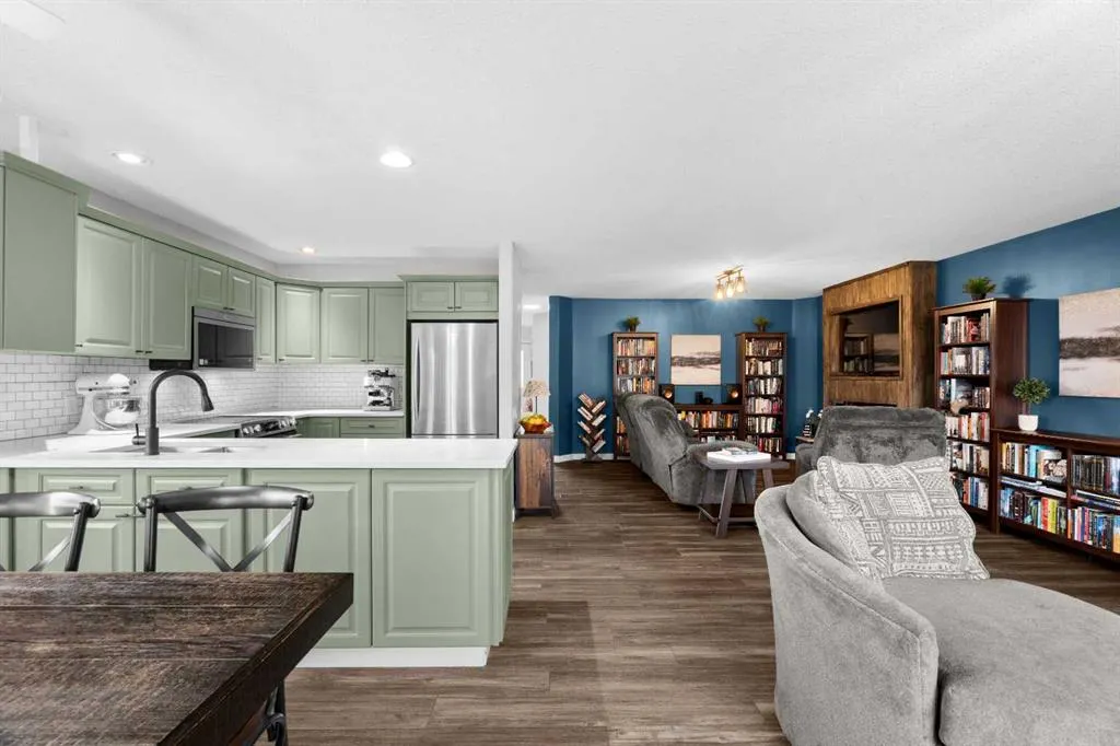 411 Lineham Acres Bay NW