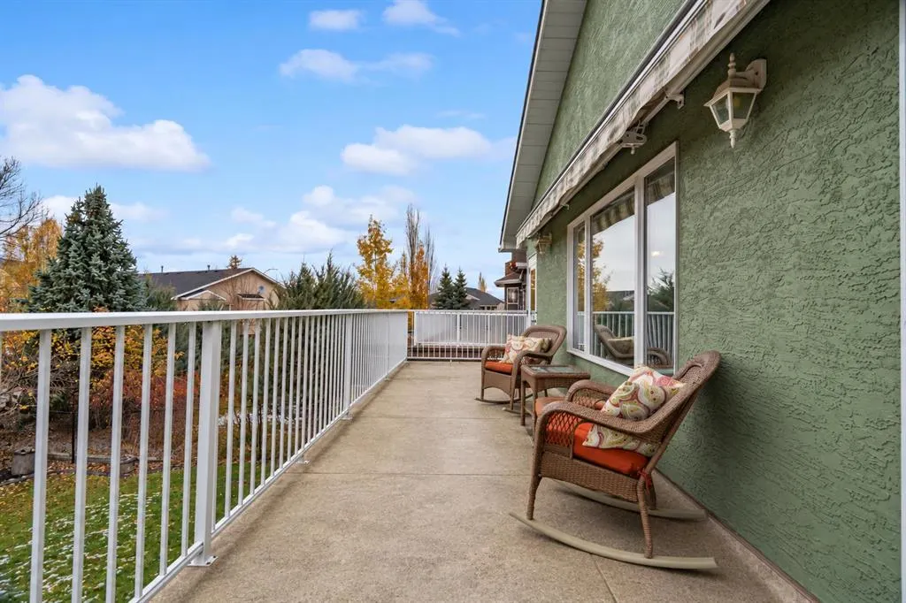 411 Lineham Acres Bay NW