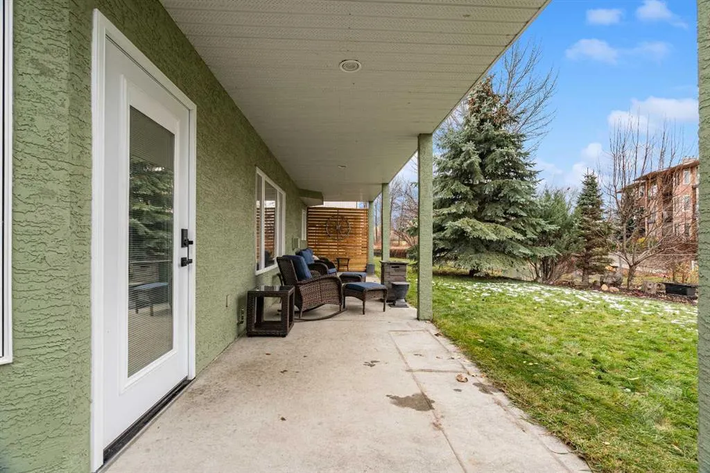 411 Lineham Acres Bay NW