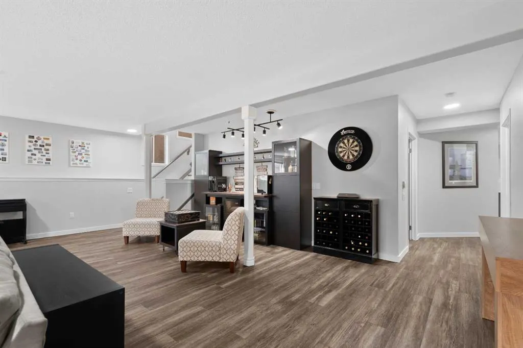 411 Lineham Acres Bay NW