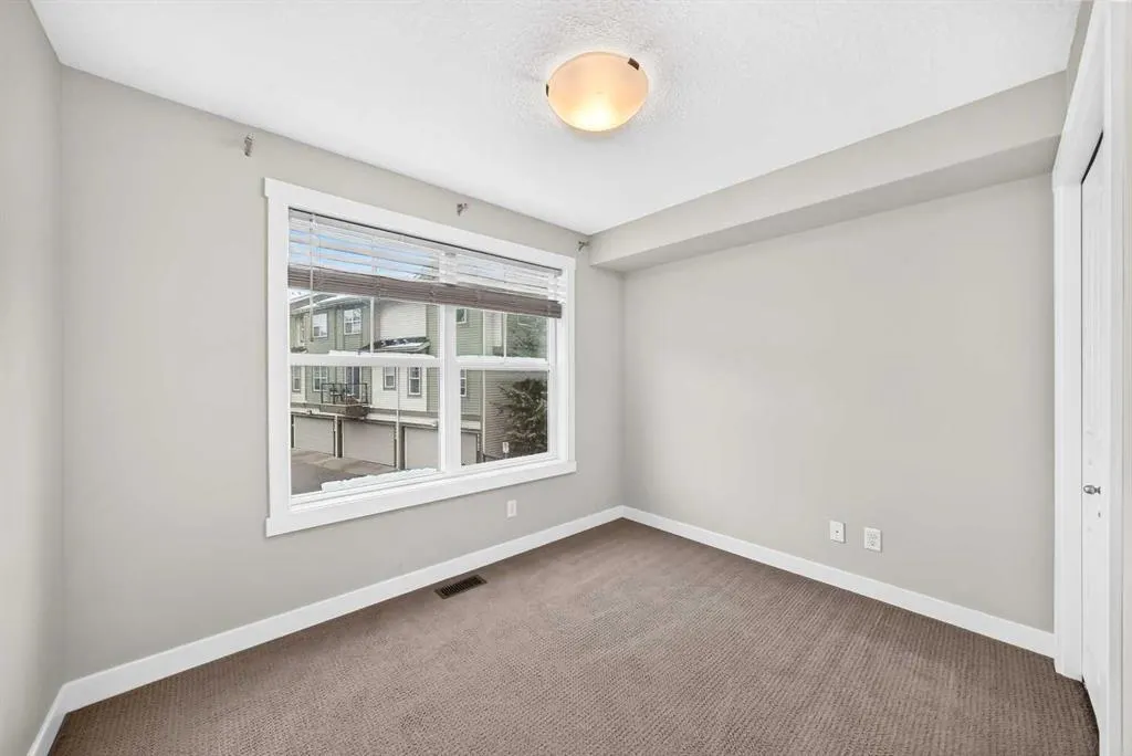 1042 Mckenzie Towne Villas SE