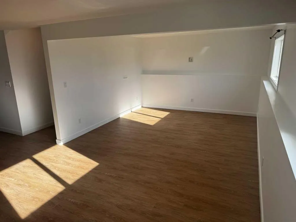 212 1 Avenue E #5