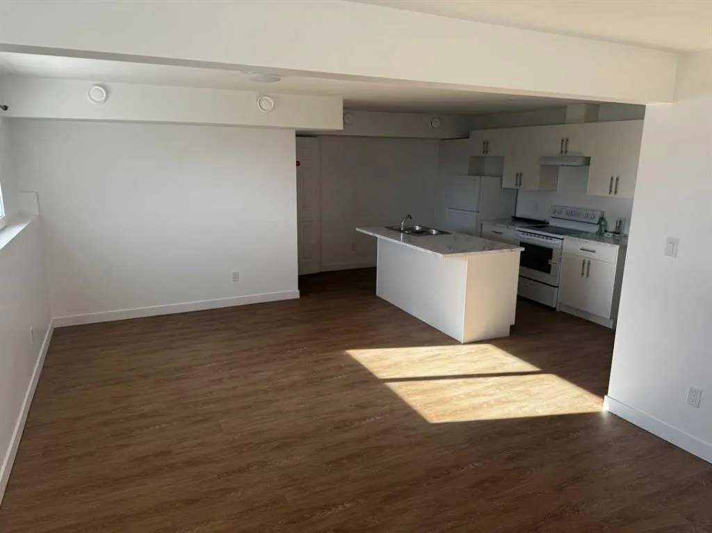 212 1 Avenue E #5