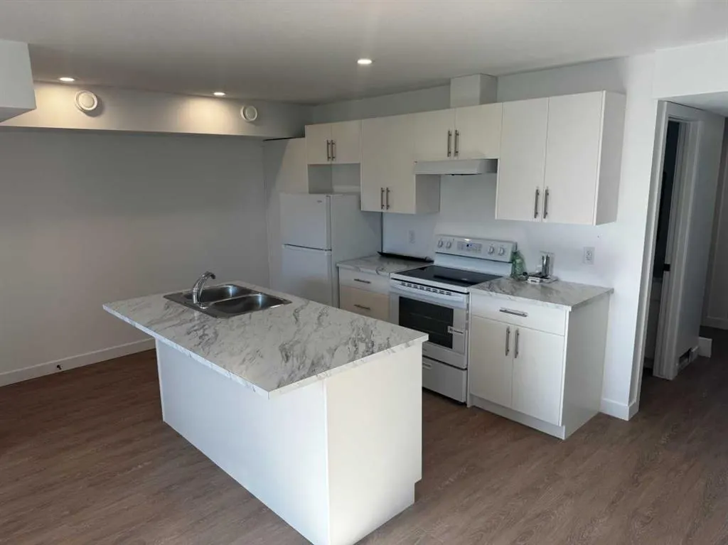 212 1 Avenue E #5