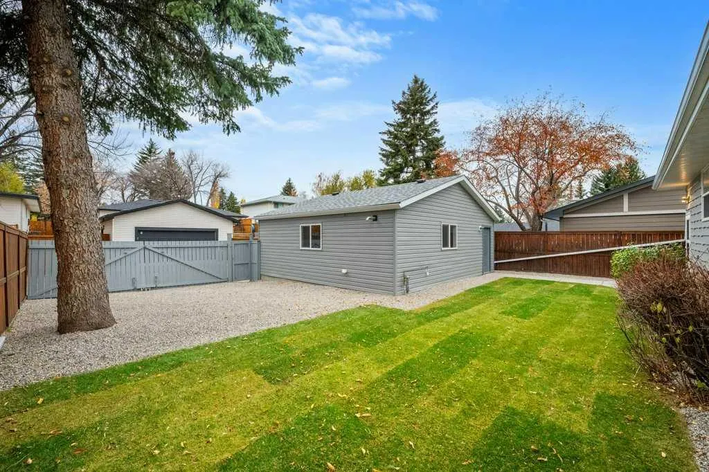 7 Canna Bay SW