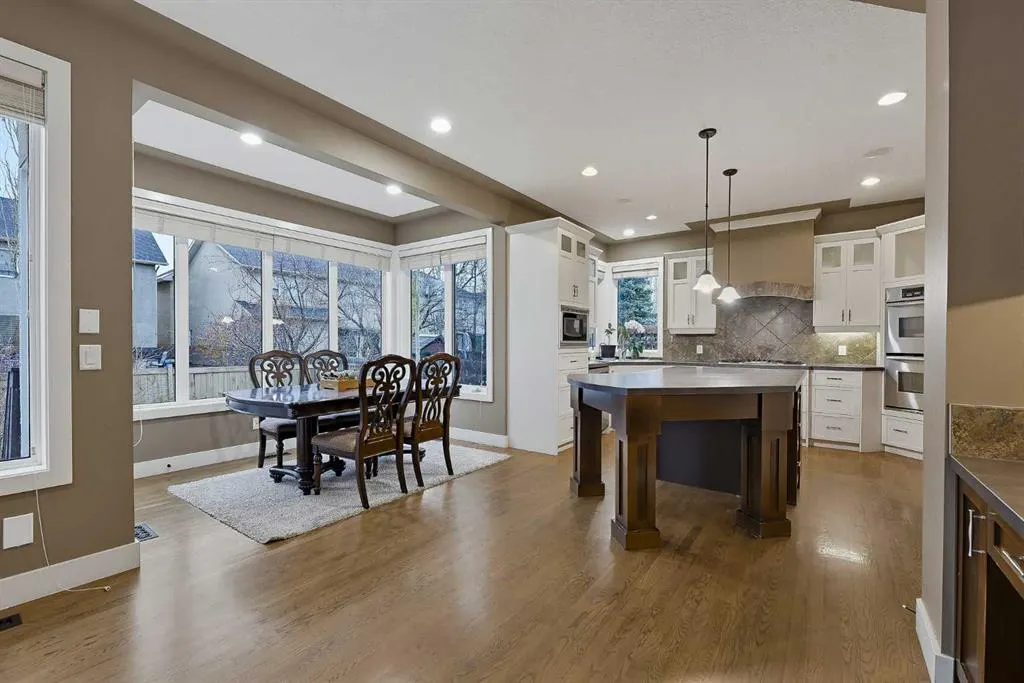 36 Evergreen Square SW