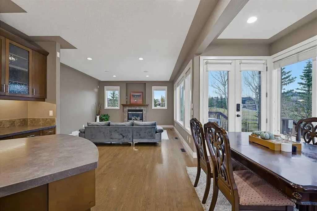 36 Evergreen Square SW