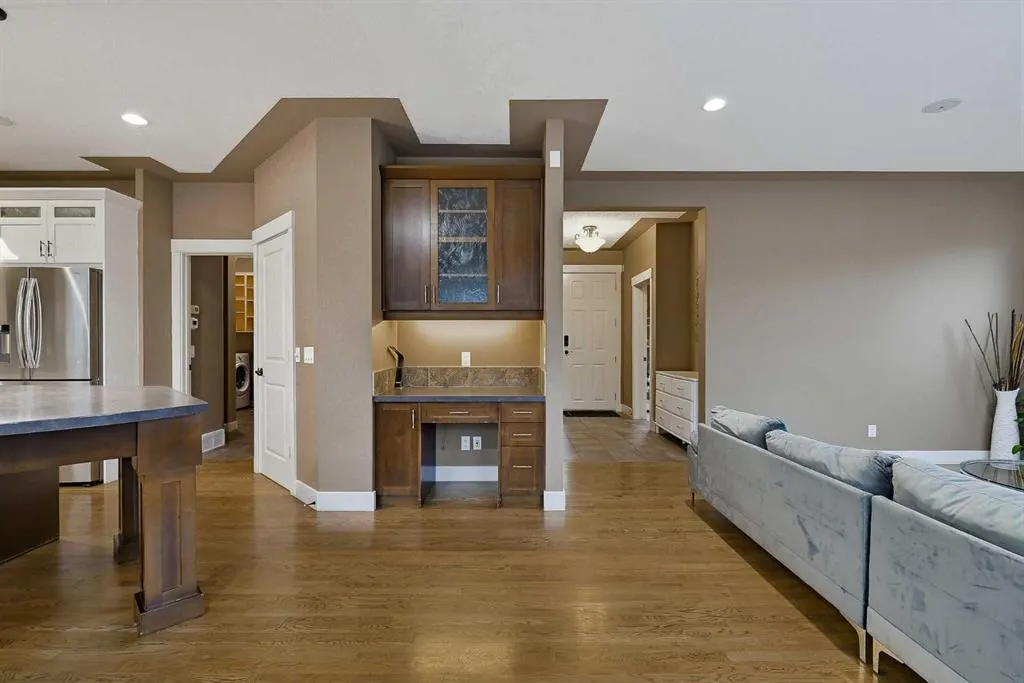 36 Evergreen Square SW