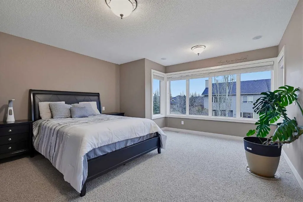 36 Evergreen Square SW