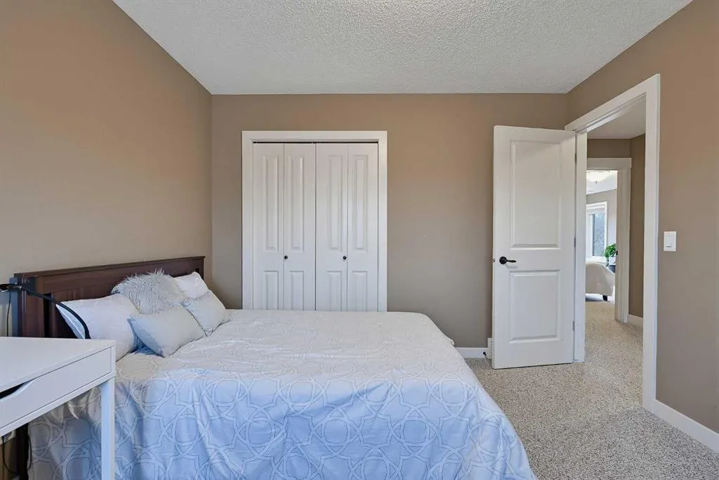 36 Evergreen Square SW