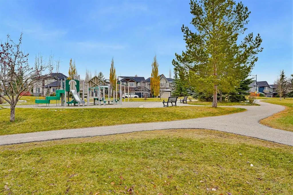 36 Evergreen Square SW