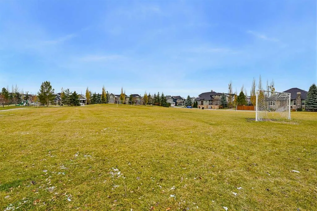 36 Evergreen Square SW