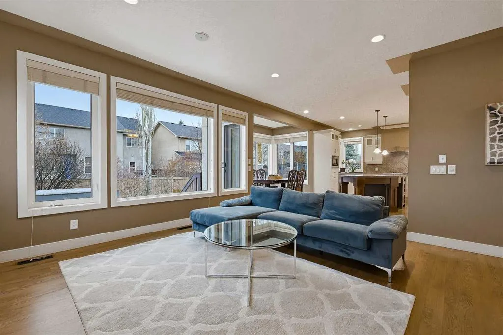 36 Evergreen Square SW