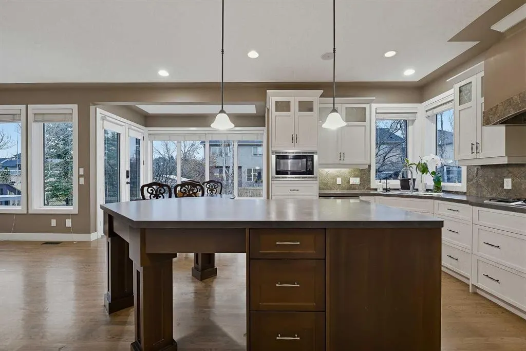 36 Evergreen Square SW