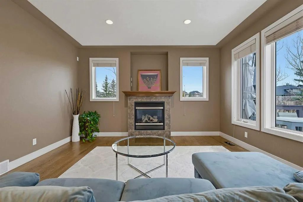 36 Evergreen Square SW
