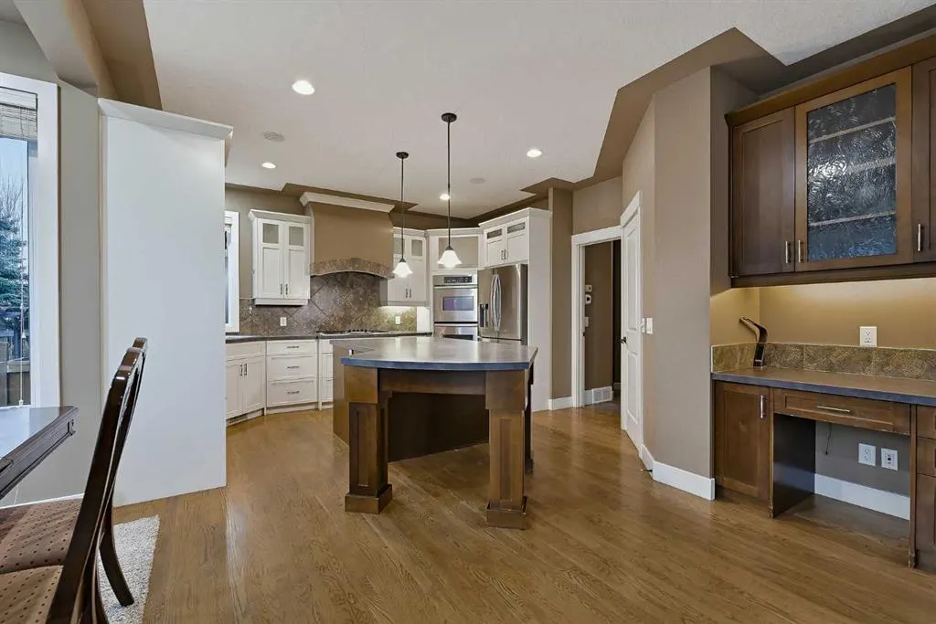 36 Evergreen Square SW