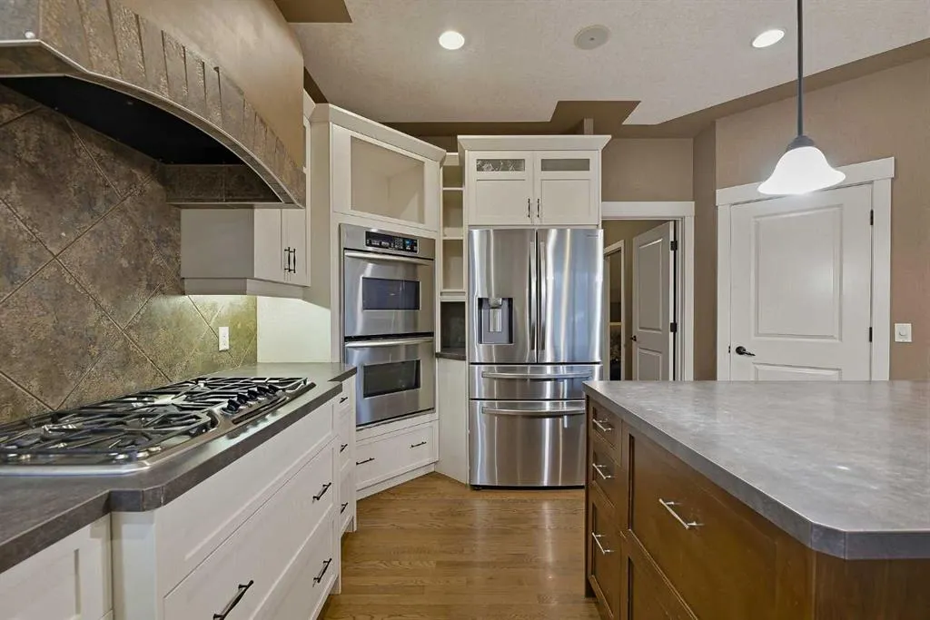 36 Evergreen Square SW