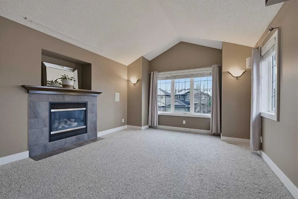 36 Evergreen Square SW