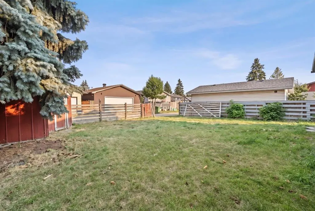 259 Manora Crescent NE