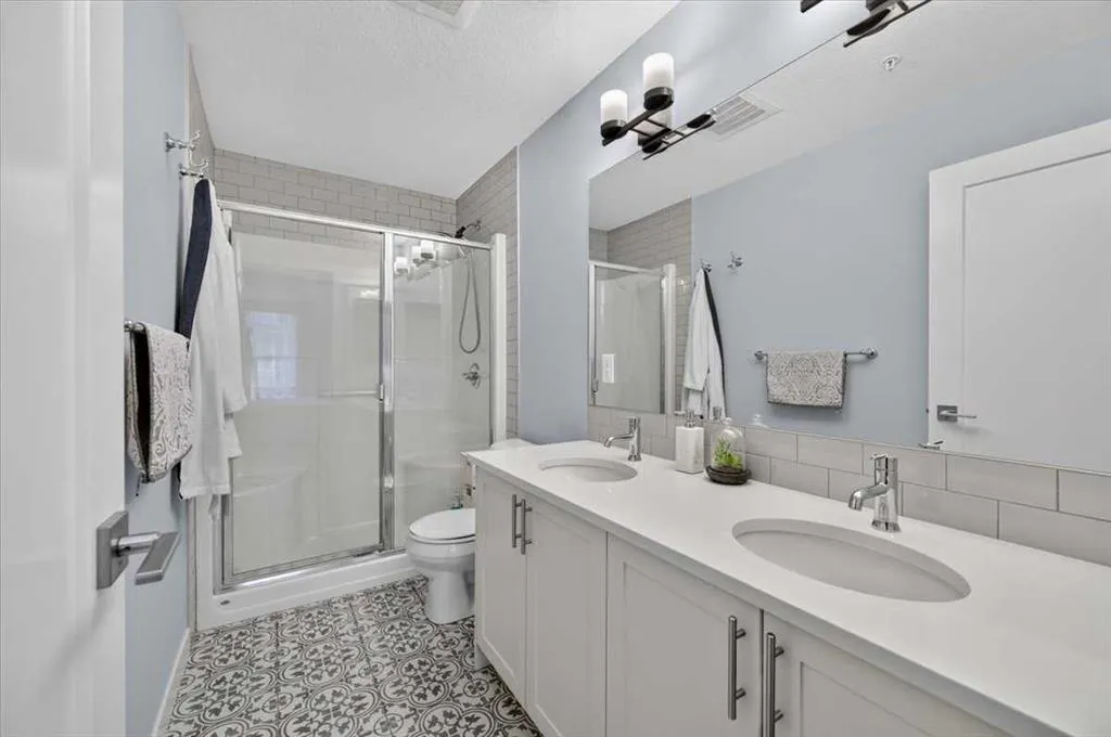 100 Auburn Meadows Manor SE #116