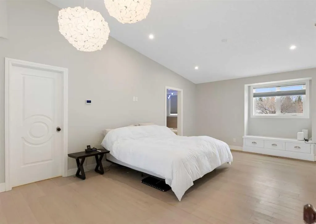 32 Bow Village Crescent NW