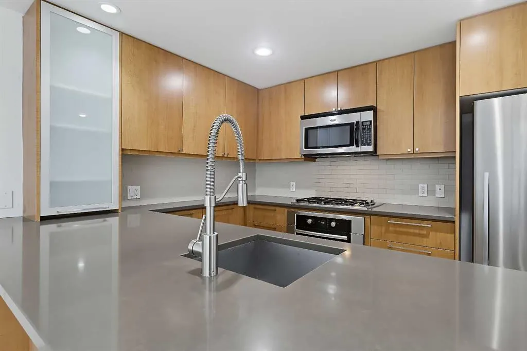 1118 12 Avenue SW #305