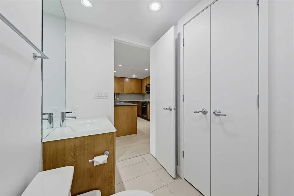1118 12 Avenue SW #305