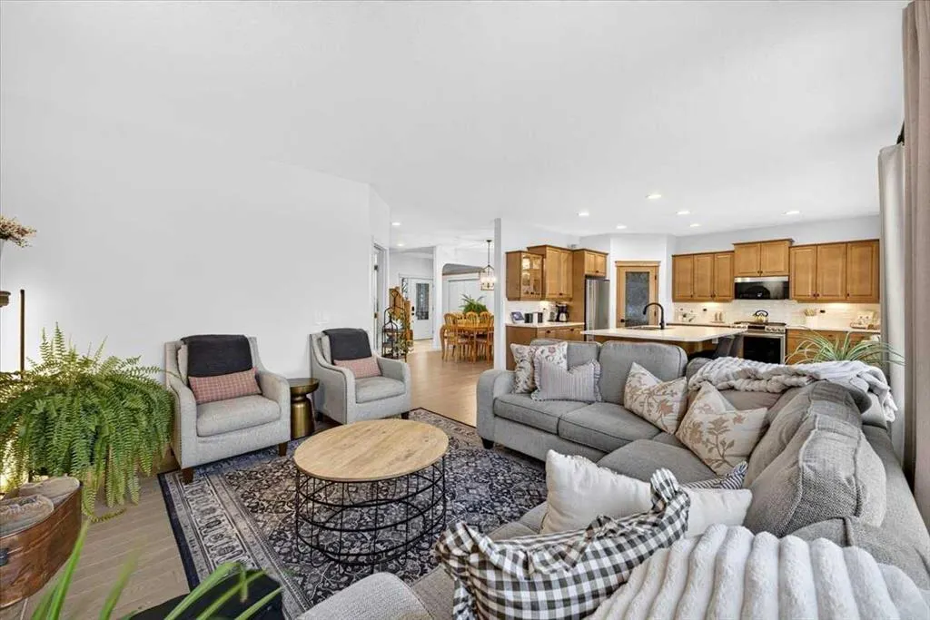 21 Chapalina Rise SE